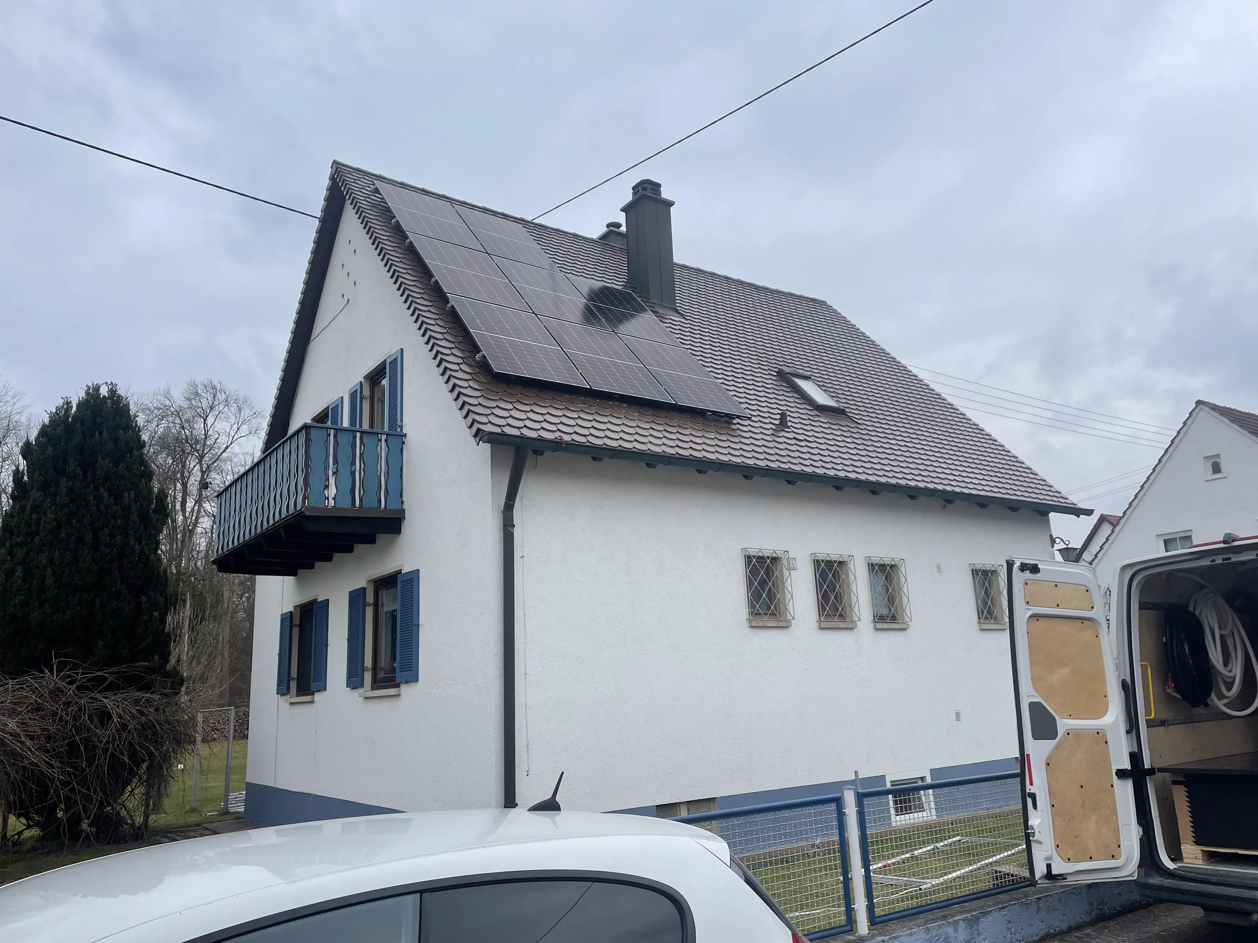 Montage von Photovoltaik-Halterungen und Komponenten